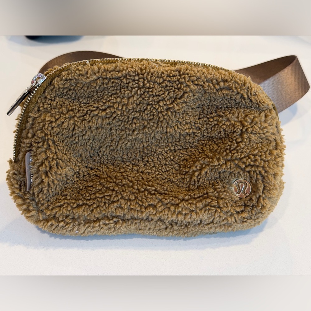 lululemon athletica Tan Sherpa Crossbody Belt Bag like new limited edition